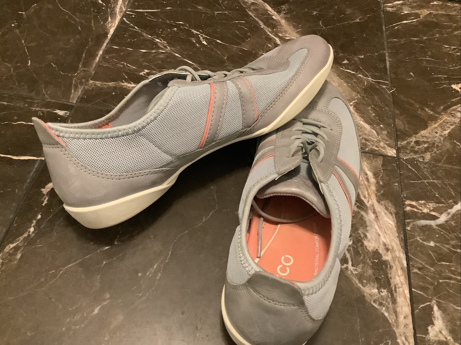 Ecco Chaussures Femme En Cuir Grise Lacets Mode Confort Marche Baskets 38 Taille 7.5 US Ecco Chaussures Femme En Cuir Grise Lacets Mode Confort Marche Baskets 38 Taille 7.5 US