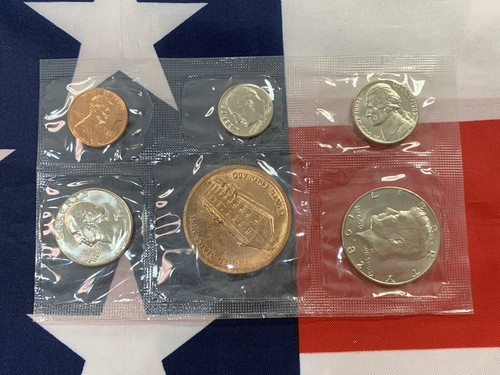 1982 - 1983 P & D Official US Mint Souvenir Sets. See description! - Picture 5 of 10