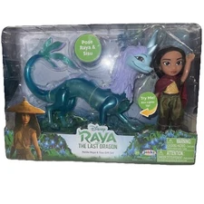 New Disney's Raya and The Last Dragon Petite Raya & Sisu Gift Set Sisu Lights Up