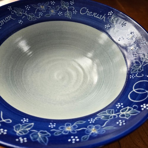 Elaine's Pottery Wedding Floral Design Gift Bowl Large Grey/Blue Rim Signed - Picture 3 of 6