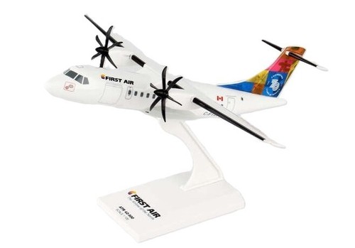 Skymarks SKR912 First Air ATR-42-500 75th Annv C-FTIK Desk Model 1/100 Airplane