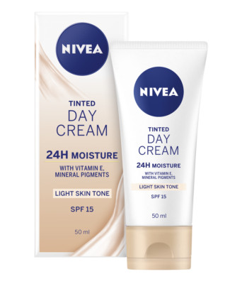 NIVEA Daily Essentials - TINTED 24hr Moisturising Day Cream - Light SPF15, 50ml
