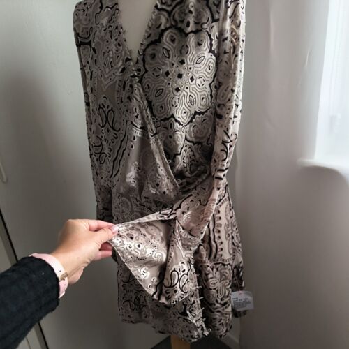 Gorgeous Velvet Cocktail Dress, Asos Christmas Party Size12, NWOT - Picture 3 of 11