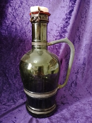 Vintage Large green glass Growler beer/ wine bottle. 33cm tall x 17cm across. - Picture 3 of 6