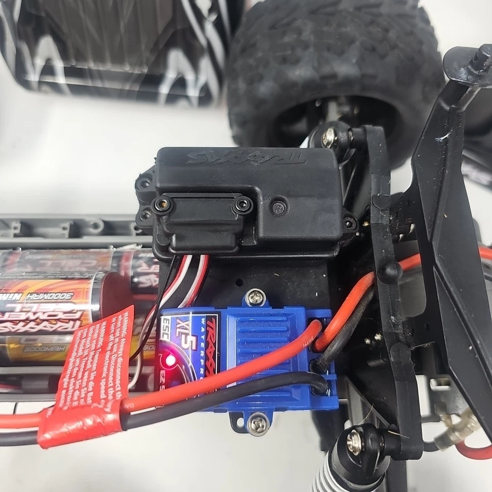 Camión de radiocontrol Traxxas Stampede XL-5 2x2 Titan 12T 550 motor con control remoto Foto 3 de 4