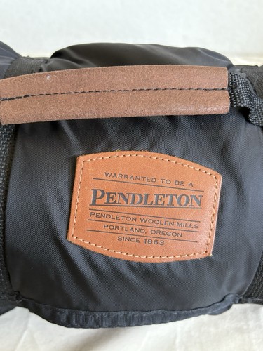 Pendleton Roll Up 100% Wool - Nylon Backed Camp Blanket - Navy And Plaid Wool - - Picture 2 of 10