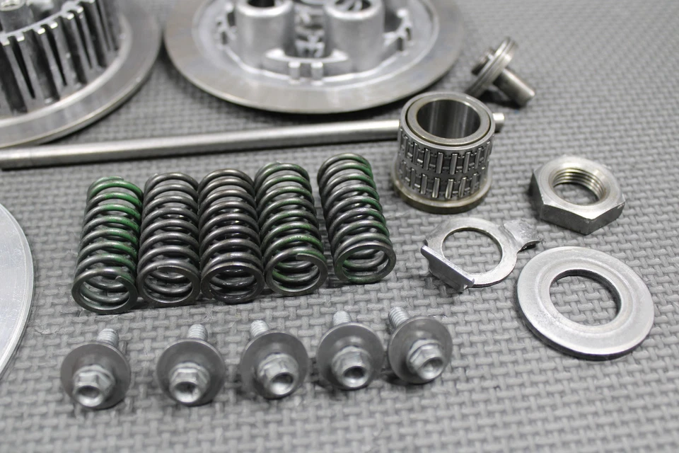 98-12 KTM 125 200 SX 2004 OEM embrague completo con placas cubo de cesta 50332001044 Foto 2 de 4