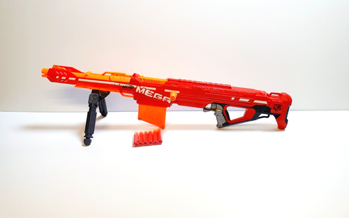 Hasbro Nerf Mega Centurion rot mit Magazin, Darts und Zweibein guter Zustand