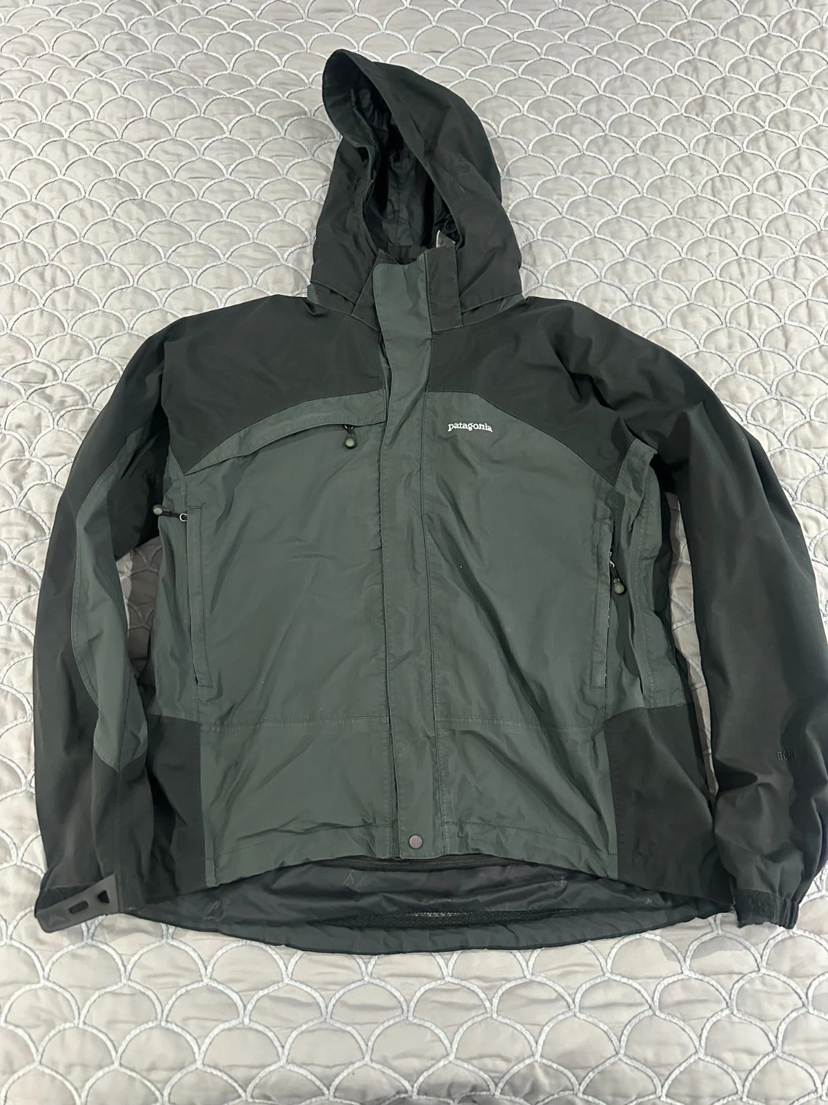 Patagonia Storm Jacket Vintage Gore-Tex Hiking Mountain Men's Grey Black Size L
Opens in a new windo