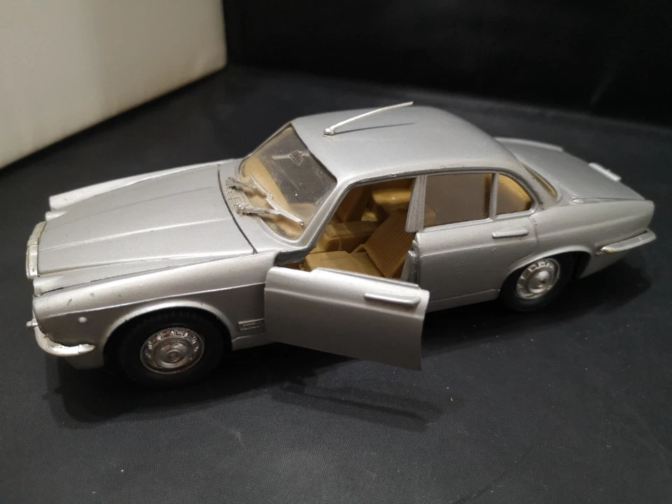 M643-POLISTIL JAGUAR XJ42 SALOON. - Image 3 of 4