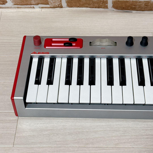 Alesis Micron Anolog Modeling Keyboard Synthesizer - Picture 2 of 7