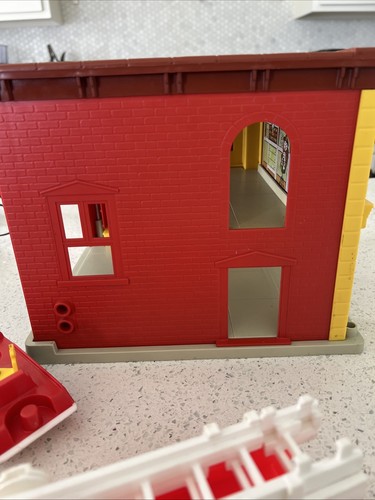 Vintage 1979 Fisher Price Play Family Fire Station #928 Little People Bell Works - Picture 7 of 9