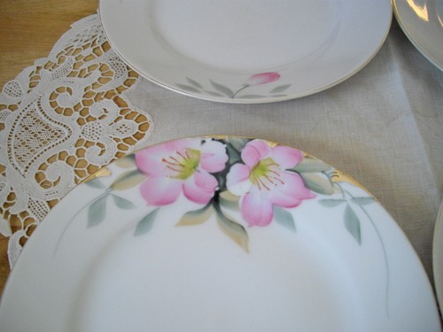 Platos vintage Noritake AZALEA 6 1/2" ~ flores rosas sello rojo Japón ~Juego de 4~ - Imagen 2 de 7