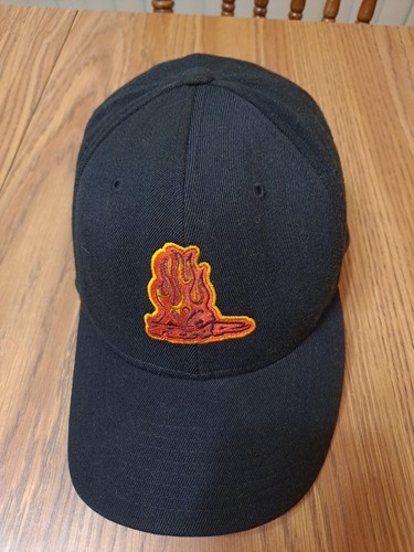 Klassische NO FEAR Flames flexible Passform Mütze Kappe bestickt schwarz rot Größe L/XL