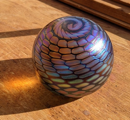 2002 Philabaum Arte Iridescente Vetro Calzacarte Rotondo Viola Sirena Rettile - Foto 11 di 16