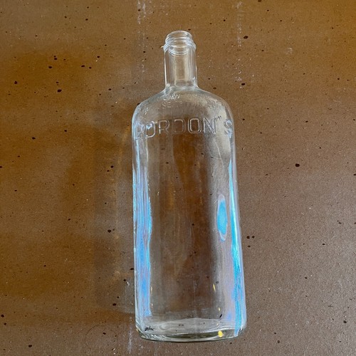 Gordon's Gin Vintage Klarglas Schnapsflasche Wolfskopfboden Antik 