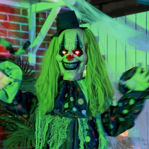 6.1' Life Size Outdoor Halloween Decoration, Animatronic Circus Clown - Picture 8 of 10