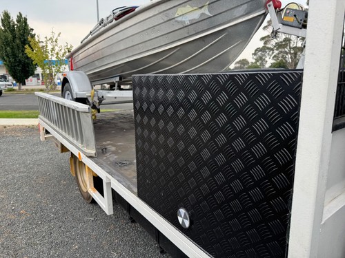 HINO TRUCK 5.5 TON WITH ALUMINIUM BOAT AND MOTOR 5 HP INC TOW YOUR CARAVAN - Picture 6 of 15