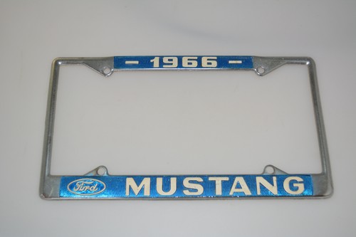 DE COLECCIÓN FORD 1966 MUSTANG METAL COCHE MATRÍCULA MARCO ETIQUETA SOPORTE PLATA AZUL - Imagen 4 de 5