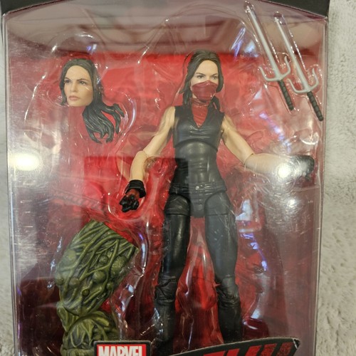 Figura de acción Elektra de Marvel Legends con Build A Figure Man Thing 6" Daredevil - Imagen 8 de 13
