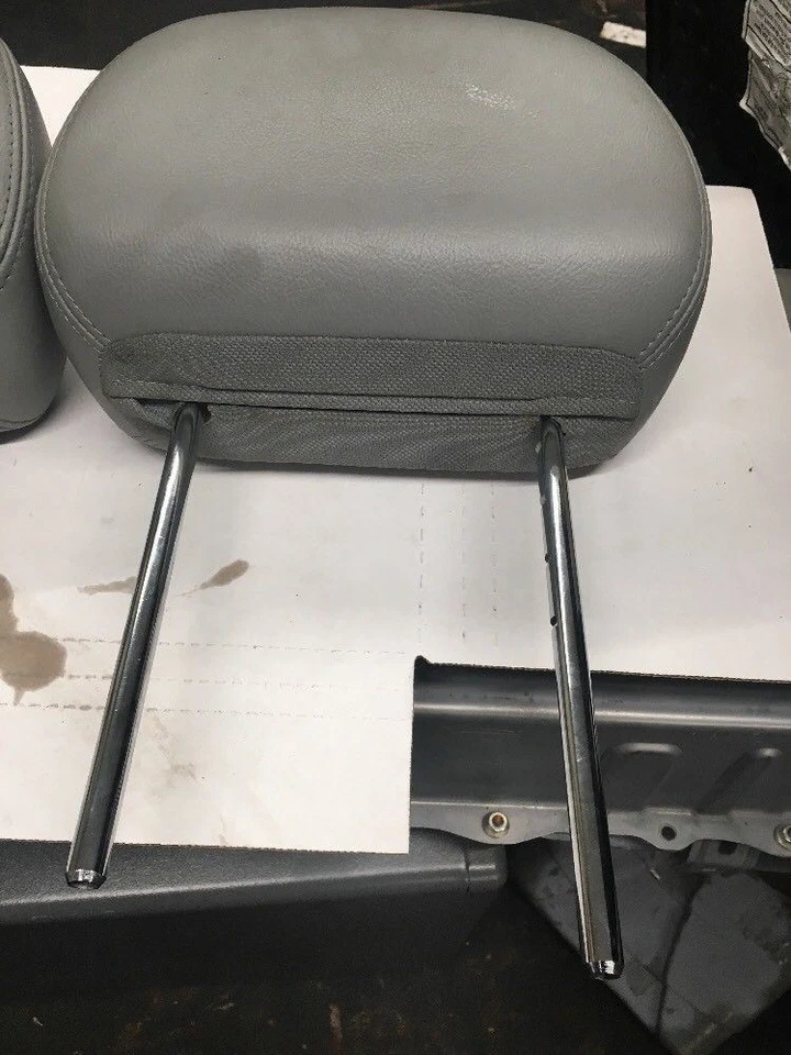 Оригинальный комплект переднего правого и левого галечного подголовника для Ford Five Hundred / Freestyle 2005-2007 годов выпуска - Изображение 4 из 4