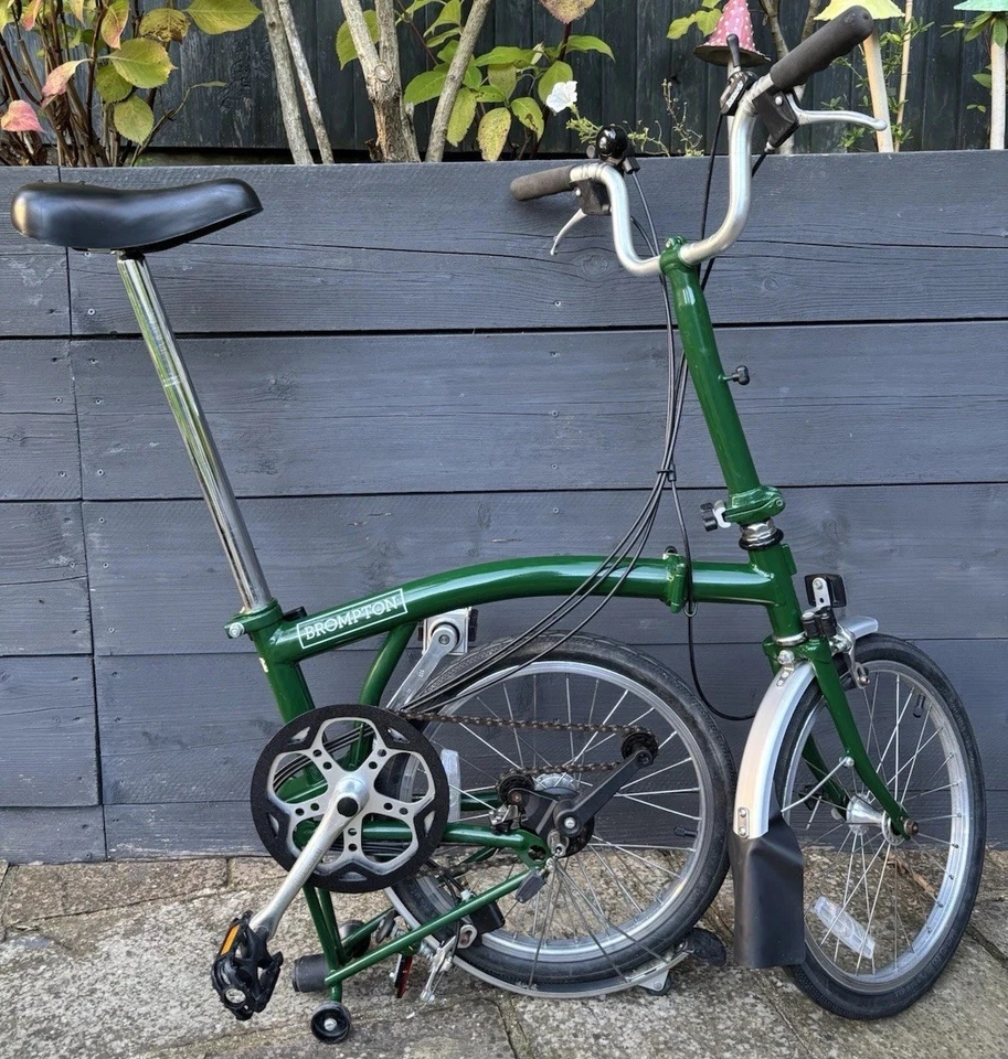 Brompton M6L folding bicycle in Racing Green - Leisure Used Excellent Condition - Image 3 of 4