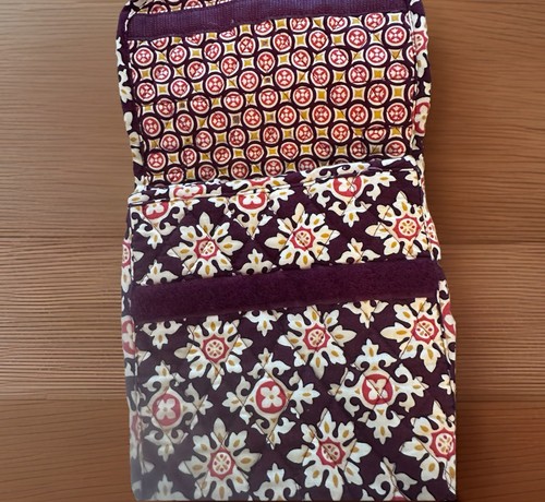 Bolso Vera Bradley Out To Lunch Retirado* Medallón Marrón - Imagen 4 de 4