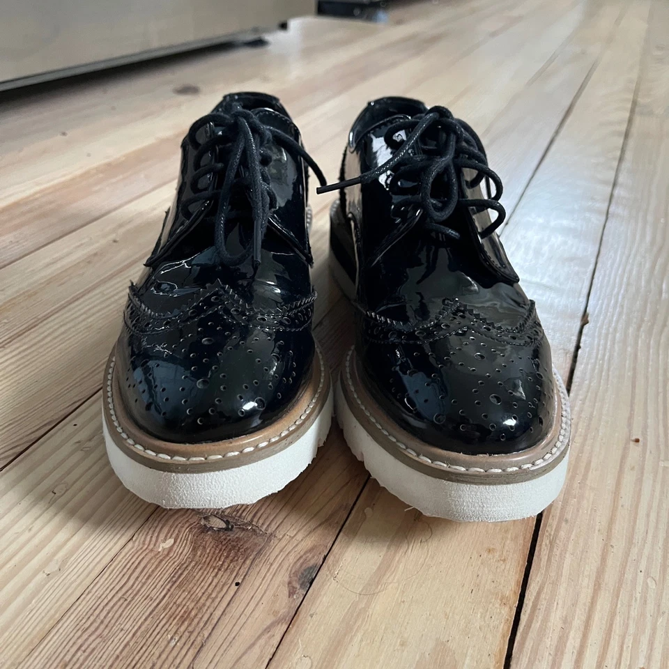 Steve Madden Womens Black Patent Wingtip Oxford Shoes Wedge Heel Lace Up Size 6 - Image 3 of 4