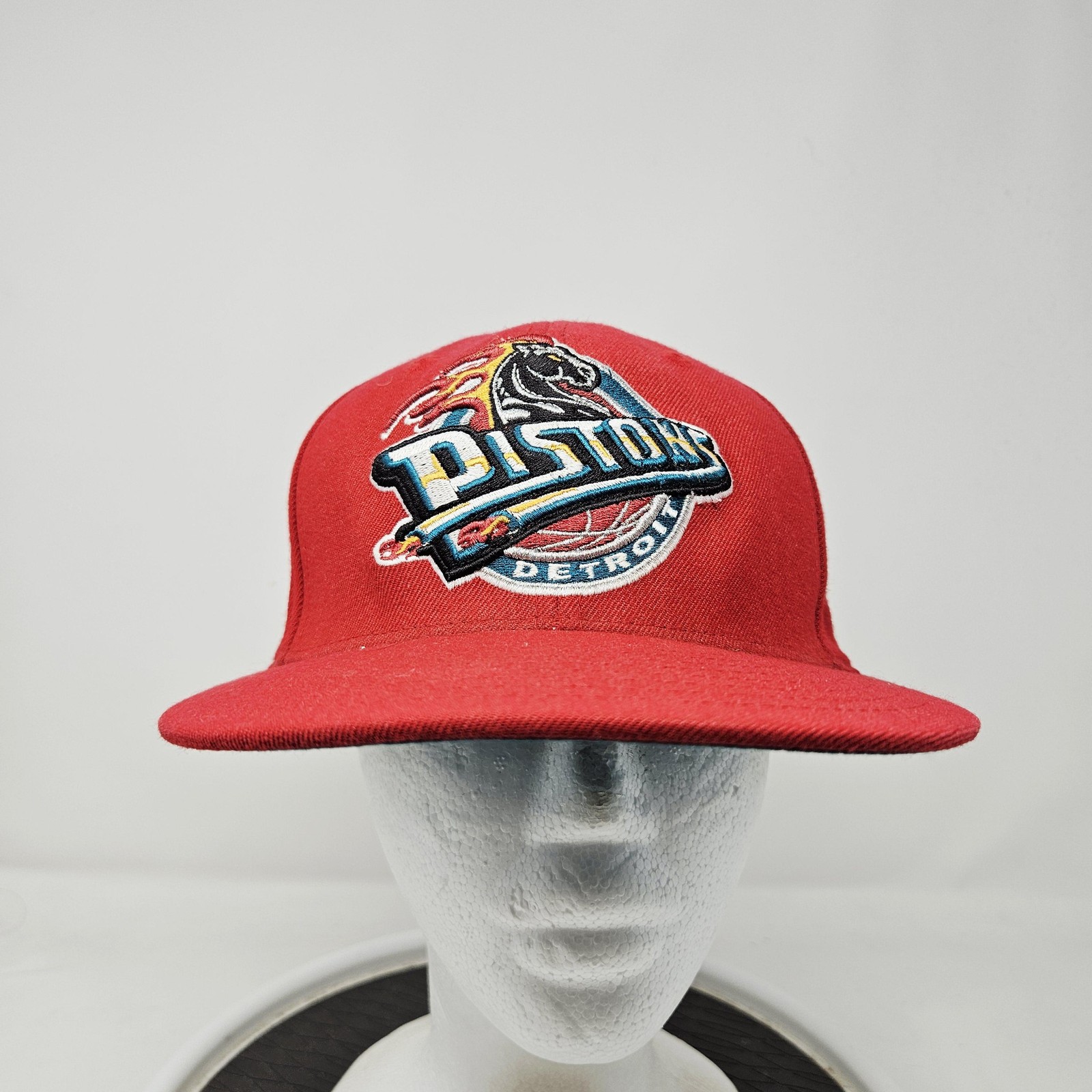 Detroit Pistons Hat Cap Fitted Mens 7 1/4 Red NBA Basketball Mitchell & Ness