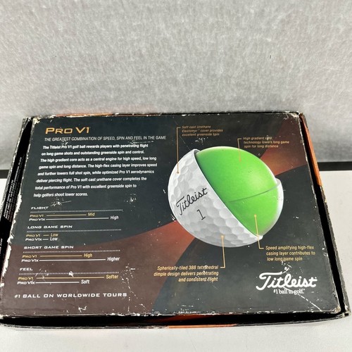 Titleist Pro V1 Golf Balls Box of 12 (1 Dozen) #3 Ball in Golf White - Foto 3 di 5