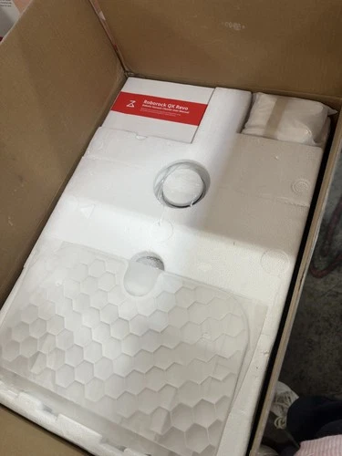 WAREHOUSE SALE – Roborock Q Revo Robot Vacuum & Mop (White) – Open Box image 4