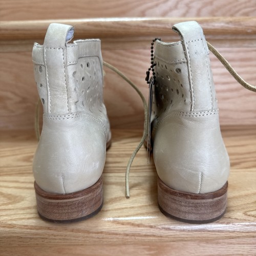 CAT Womens Janel Full Grain Perforated Leather Ankle Boots Taupe Size 8.5 W - Picture 4 of 12