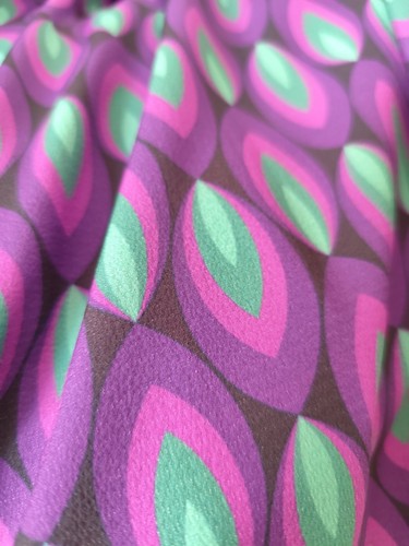Dressmaking Fabric Textured /Bubble Crepe 340 X 155 CMS purple - Picture 3 of 6