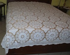 Copriletto matrimoniale All’Uncinetto •Inserti ricamate a mano• 235x215 •Vintage