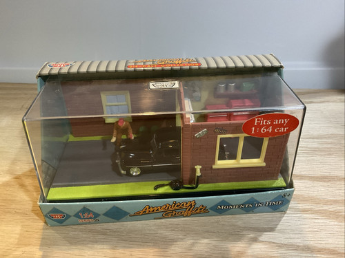 American Graffiti Movie Diorama Diecast 1:64 Tankstelle 1949 Mercury NOS - Bild 1 von 9