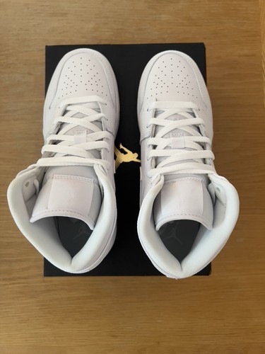 NIKE AIR JORDAN 1 MID GS TRIPLE WHITE Tumbled Leather UK 5.5 554725-130 - Imagen 5 de 5