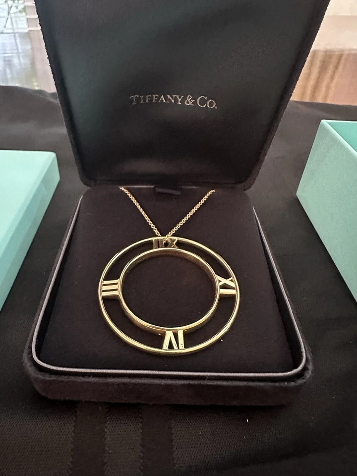 "Collar Tiffany & Co. Atlas XL con colgante de oro amarillo de 18 k 24""" Foto 3 de 4