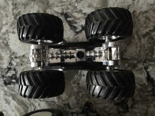 Monster Jam 1:64 Hot Wheels 4 x 4 lot, loose - Picture 10 of 12