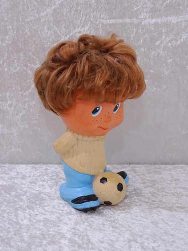 2p456R - DDR Design Gummi Figur Fußball Balljunge - 21 cm - Vintage - Picture 2 of 4