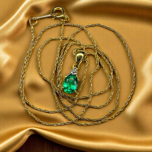ESTATE- 10K Gold- Natural Colombian Emerald & Diamond Necklace -18"- 1/3cttw -1g - Picture 2 of 24