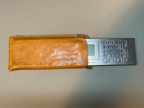 Vintage Canon Quartz Calendar QC-1 Calculator with leather case - NOT tested. - Picture 6 of 8