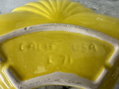 Cerámica de colección California Lazy Susan Chip Dip diseño de concha de cerámica amarilla - Imagen 6 de 8