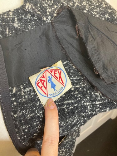 Vintage 1960s Fay Tex Bouclé Wiggle Dress with Patch Pocket and Button Details - Picture 5 of 5