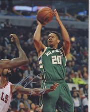 Rashad Vaughn Autographed 8x10 Milwaukee Bucks D958