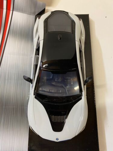 BMW i8 Coupe weiß 1/24 1:24 Modell Modellauto Motormax - Bild 3 von 4