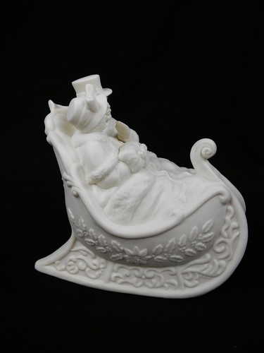 Centurion Collection Bisque Carollers In Sled Musical Wind Up Silent Night - Picture 4 of 11