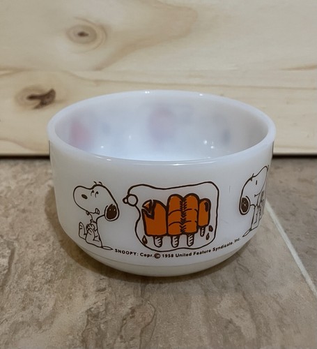 Vintage 1958 Snoopy Fire King SWEET DREAMS Ice Cream Bowl Anchor Hocking Schulz - Picture 1 of 9