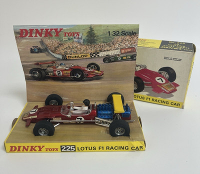 Vintage Dinky Toys 1:32 225 Lotus F1 Rennwagen rot & blau #7 in OVP
