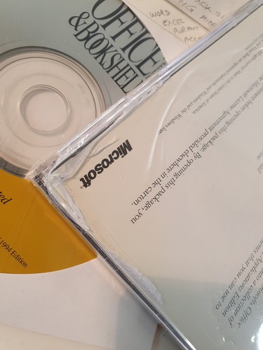 Vintage Microsoft Software Office Developer's Kit, Money 2000, Bookshelf,... - Picture 6 of 7