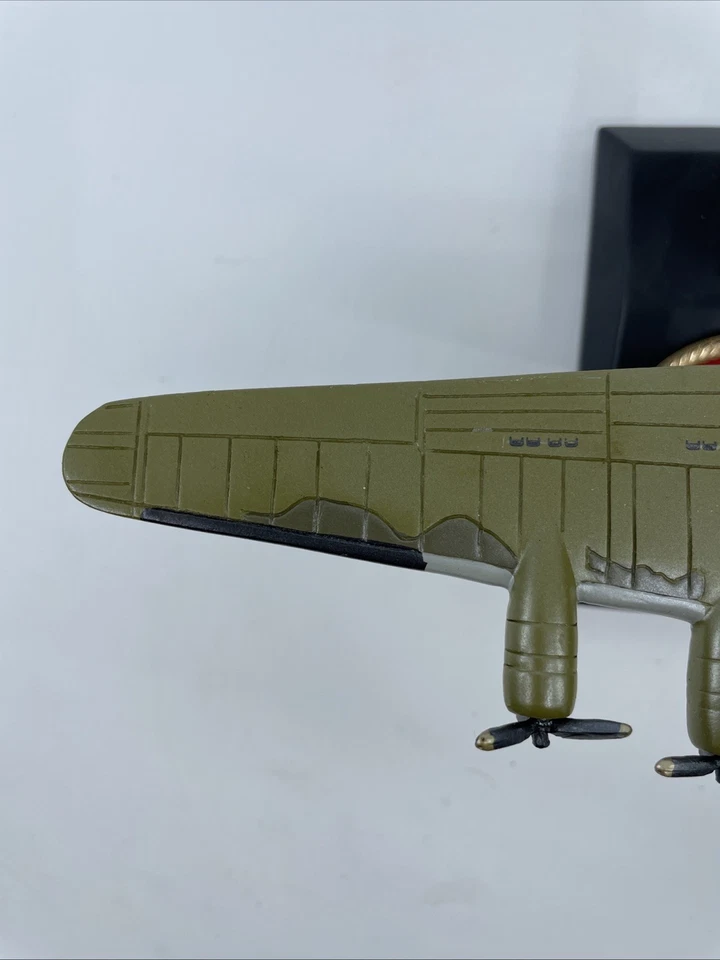 Bradford Exchange Memphis Belle B-17 Flying Fortress Model Aircraft #0367 WH148 - Image 4 of 4